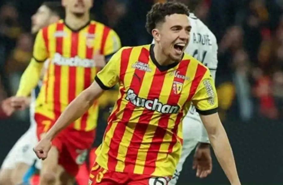 2500万闪电战！罗马今日锁定法甲8球神腰，他能接班皮尔洛？