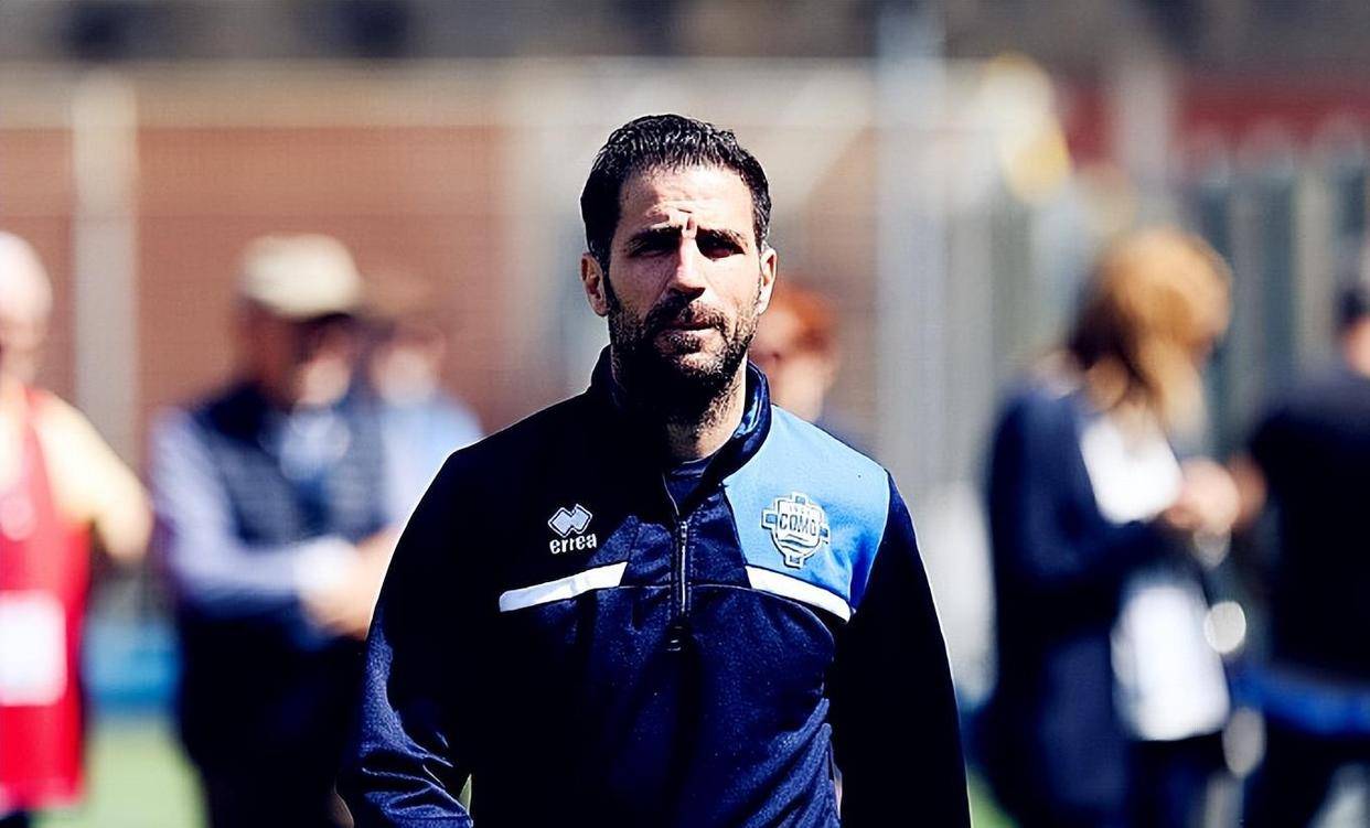 平均年龄不到24岁，法布雷加斯带平民球队掀翻卫冕冠军，意甲黑马太疯狂